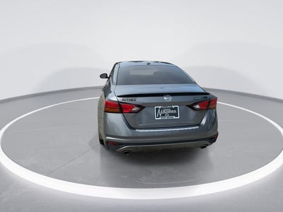 2022 Nissan Altima SR