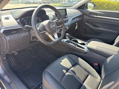 2025 Nissan Altima SR