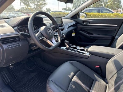 2025 Nissan Altima SR