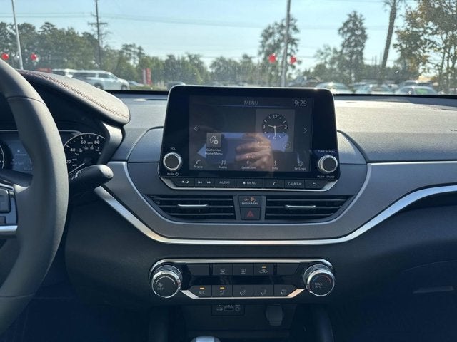 2025 Nissan Altima SR