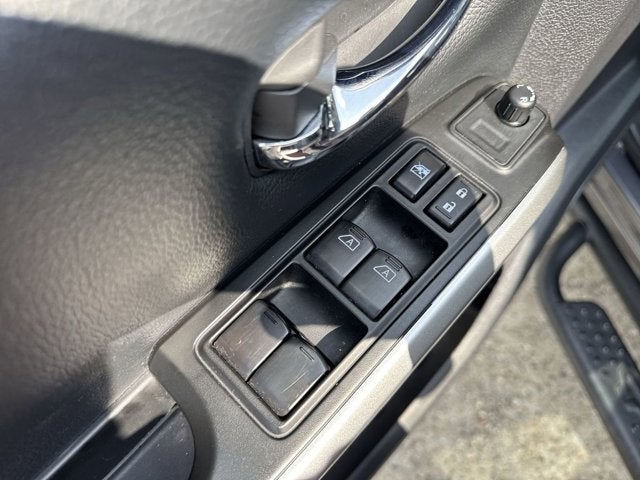 2024 Nissan TITAN Crew Cab SV