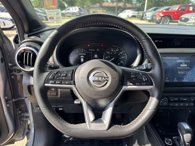 2022 Nissan Kicks SR