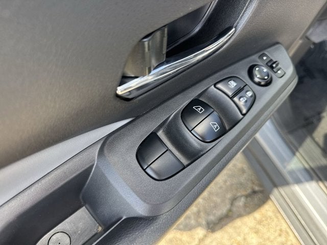 2022 Nissan Kicks SR