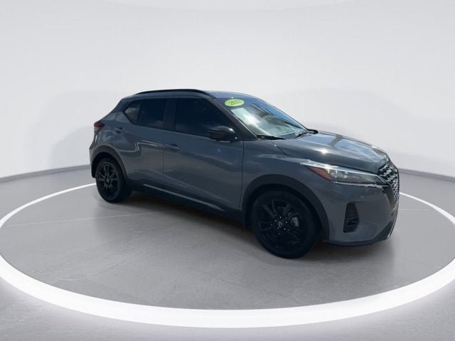 2022 Nissan Kicks SR