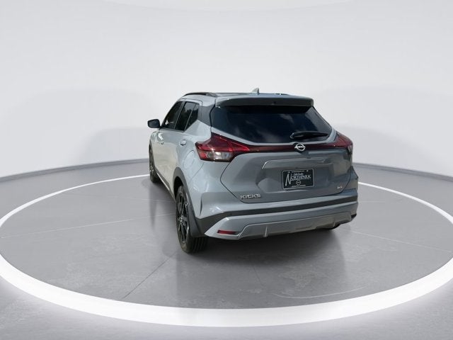 2022 Nissan Kicks SR