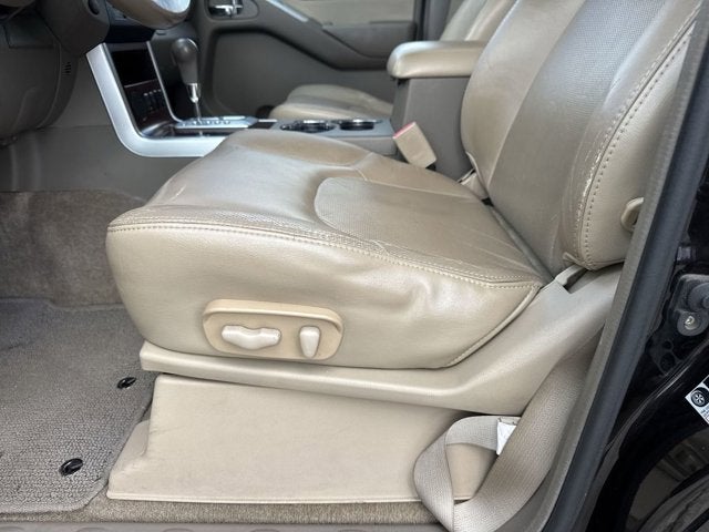 2011 Nissan Pathfinder LE