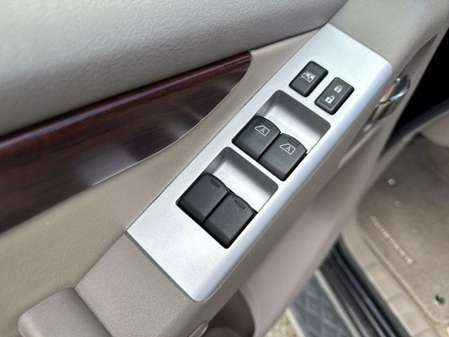 2011 Nissan Pathfinder LE