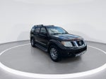 2011 Nissan Pathfinder LE