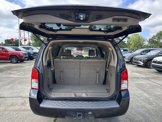 2011 Nissan Pathfinder LE