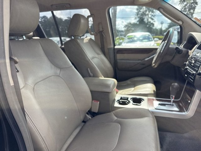 2011 Nissan Pathfinder LE