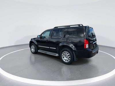 2011 Nissan Pathfinder LE