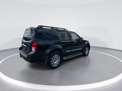 2011 Nissan Pathfinder LE