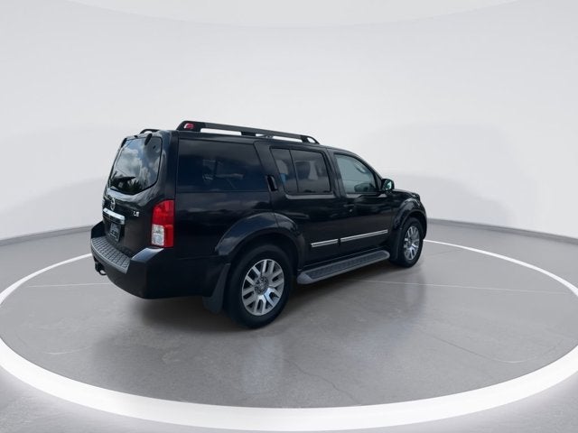 2011 Nissan Pathfinder LE