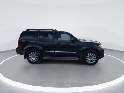 2011 Nissan Pathfinder LE