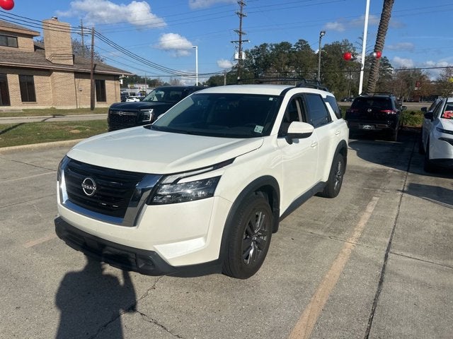 2024 Nissan Pathfinder SV