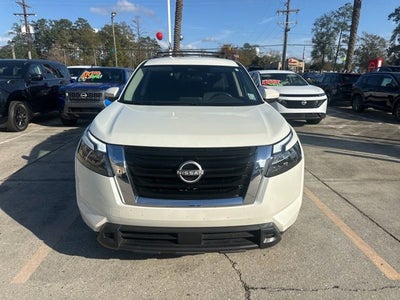 2024 Nissan Pathfinder SV