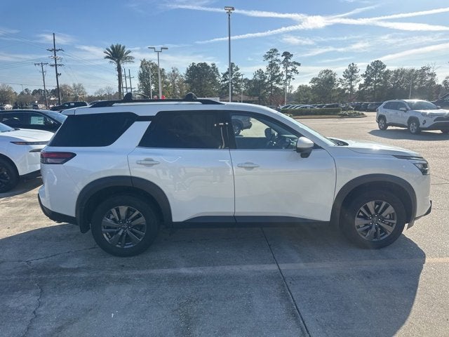 2024 Nissan Pathfinder SV