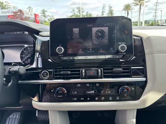 2024 Nissan Pathfinder SV