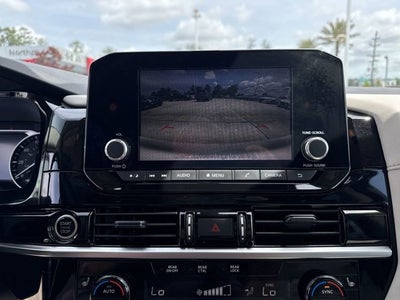 2024 Nissan Pathfinder SV