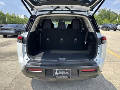 2026 Nissan Pathfinder SV