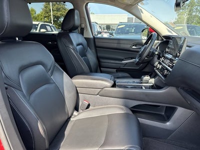 2022 Nissan Pathfinder SL