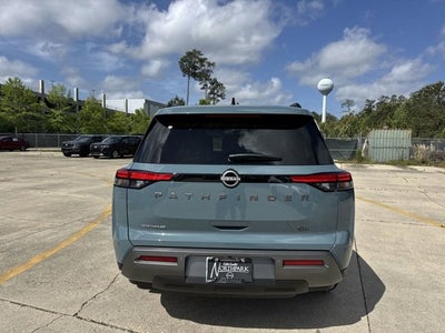 2026 Nissan Pathfinder SL