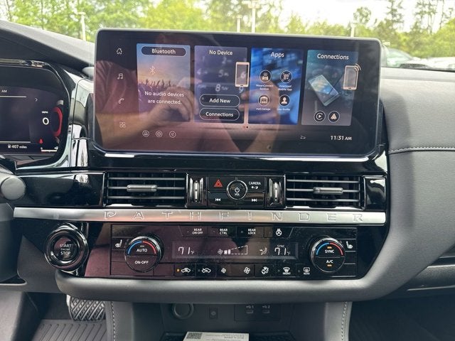 2026 Nissan Pathfinder SL