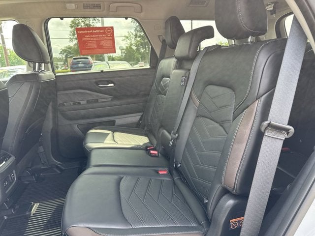 2024 Nissan Pathfinder Platinum