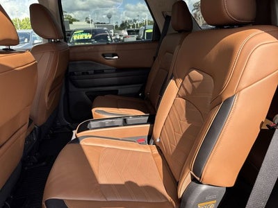 2025 Nissan Pathfinder Platinum
