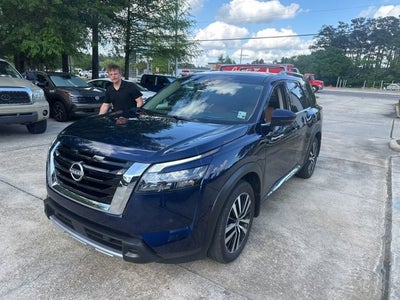 2025 Nissan Pathfinder Platinum