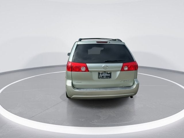 2010 Toyota Sienna XLE