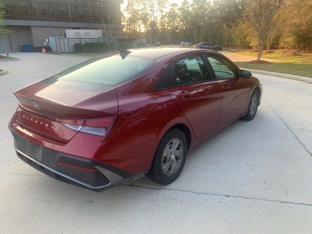 2024 Hyundai Elantra SE